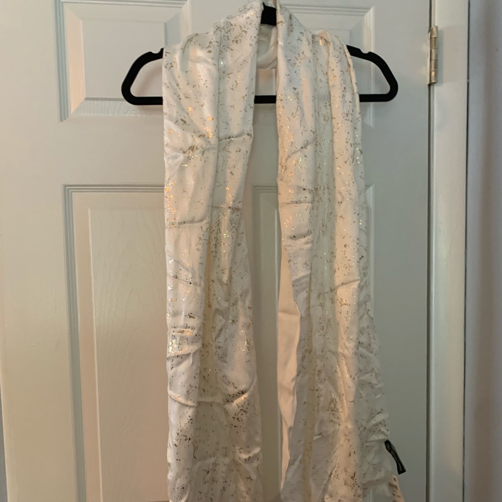 Good and cream scarf